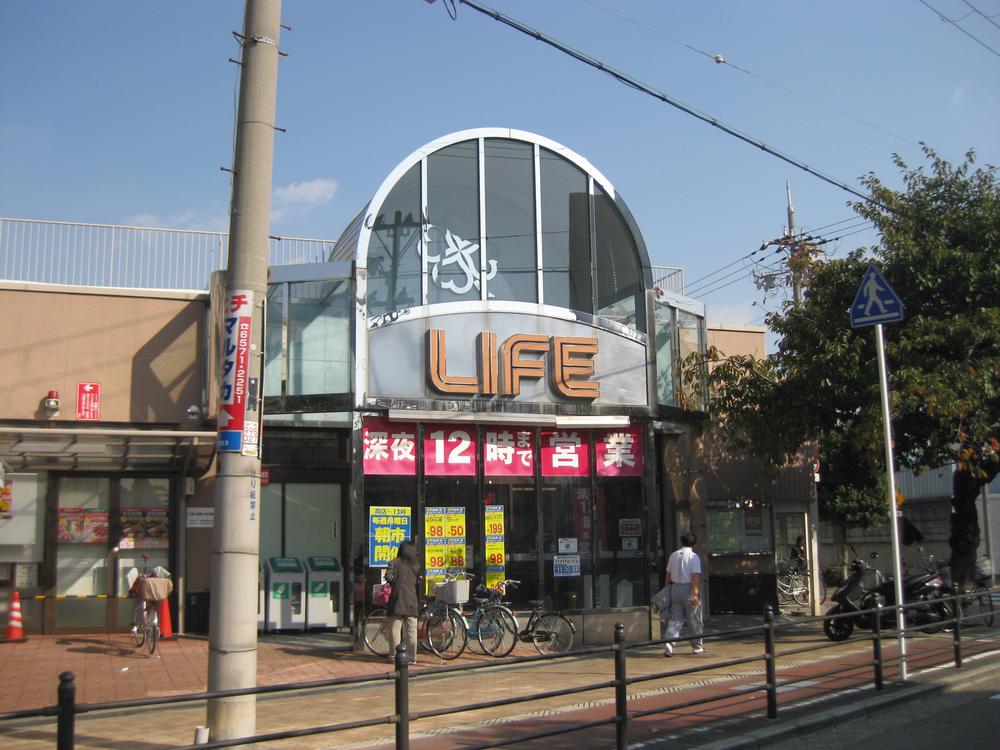 Supermarket. life Hypermarket in the 380m close to Ichioka shop has been enhanced because it is life convenient. Here it is open until 12 o'clock. 