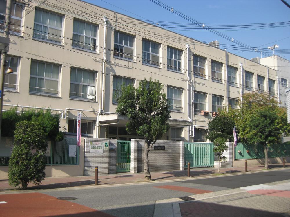 Primary school. Osaka City Isoji because the 150m is up to 150m elementary school to elementary school, It is safe! 