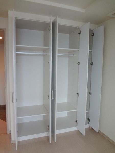 Receipt.  [Minato-ku, real estate buying and selling] There is also a large closet, It is also safe in one with a lot of clothes