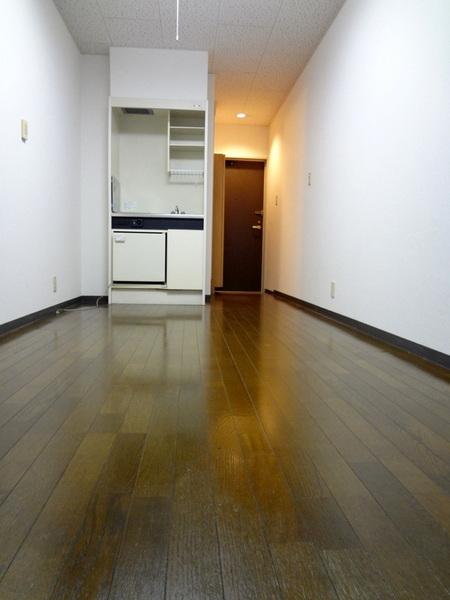 Living and room.  [Minato-ku, rent] Wide enough