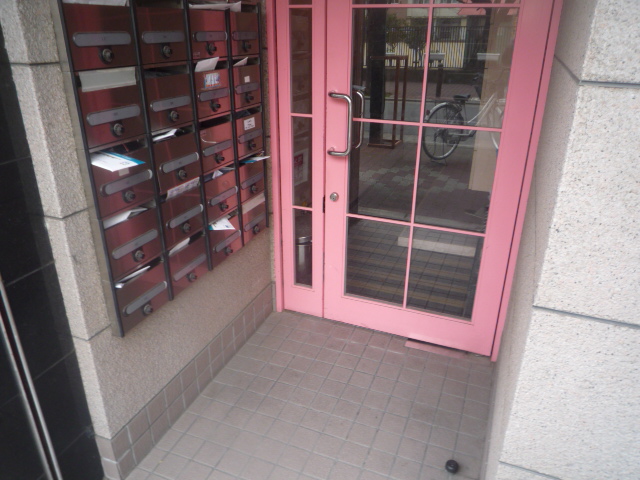 Entrance. Parents also safe in with AL