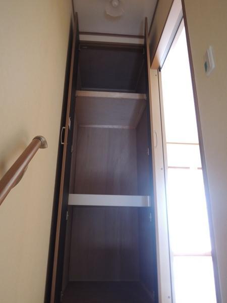 Receipt. Stairs up immediately storage.