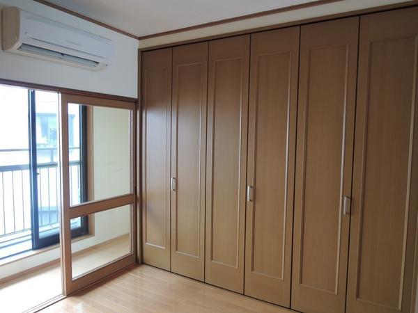 Receipt. Second floor Western-style 7.5 Pledge of CL. Here is also large storage.