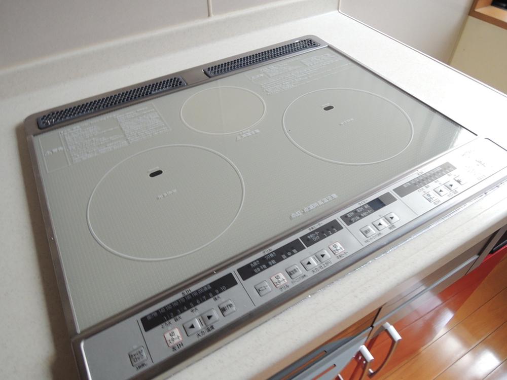 Kitchen. Three is the mouth IH stove. Easier to clean. You wipe whip.