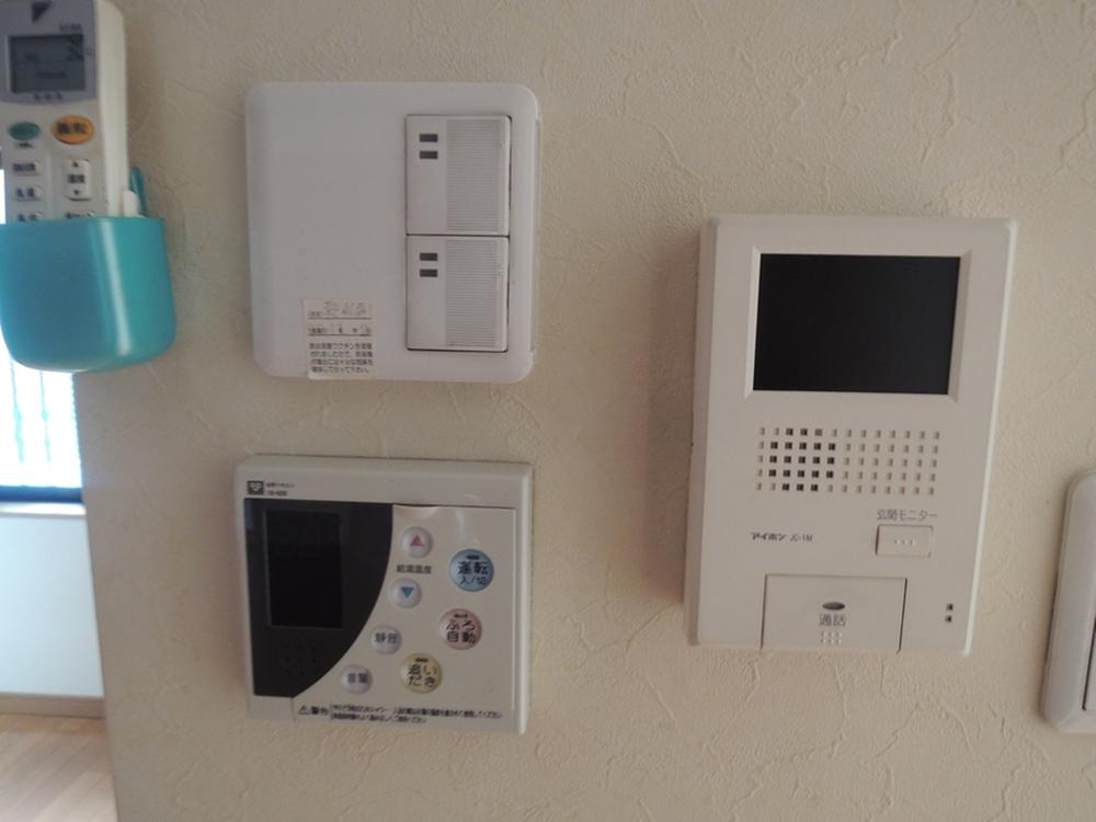 Other Equipment. Monitor Hong. Panel of the horizontal floor heating. Winter is happy.