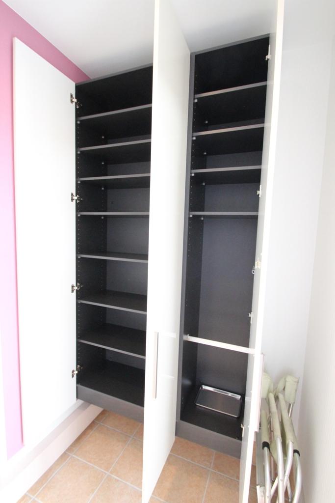 Entrance. Umbrella Long boots Random!