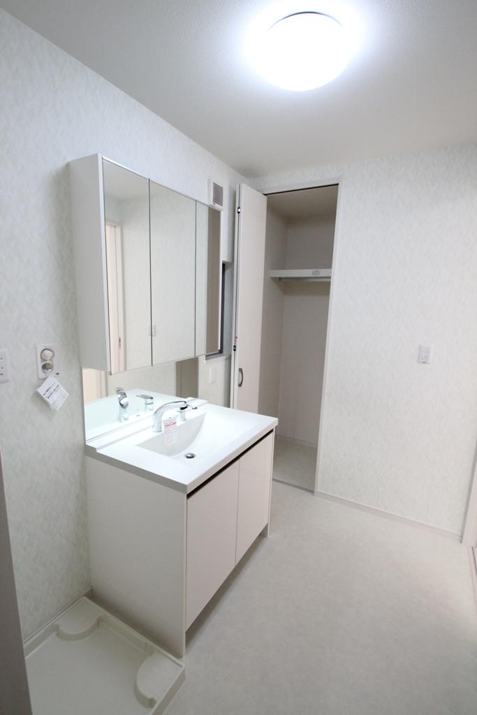 Wash basin, toilet. Refreshing if there is also housed with a door to the basin