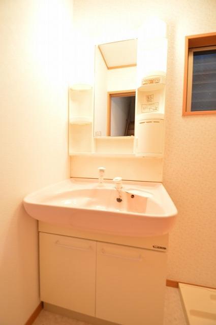 Wash basin, toilet. Indoor (12 May 2013) Shooting