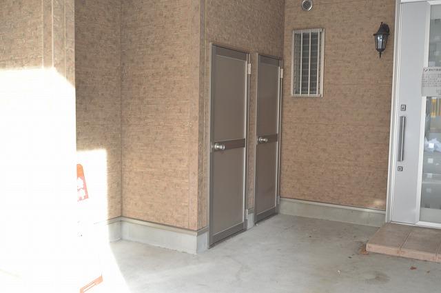 Receipt. Convenient storeroom