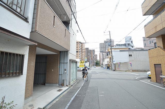 Local photos, including front road. Front 8m road