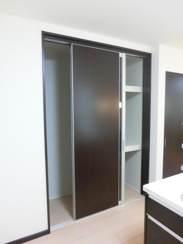 Receipt. Kitchen horizontal storage & balcony ☆