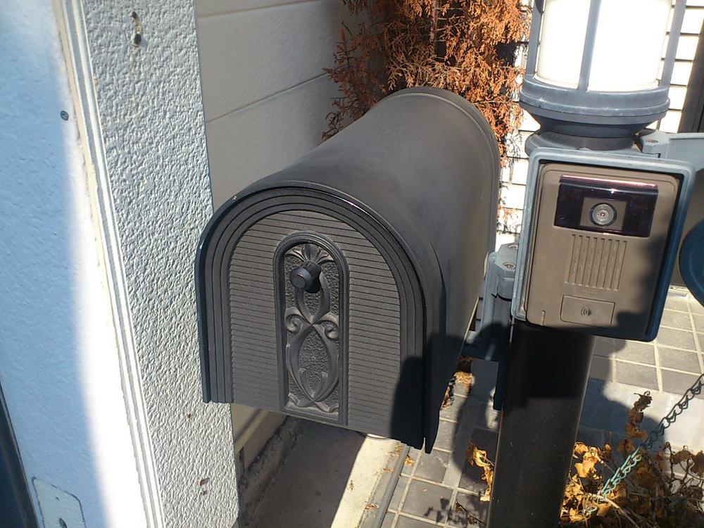 Local appearance photo. Camera-equipped intercom