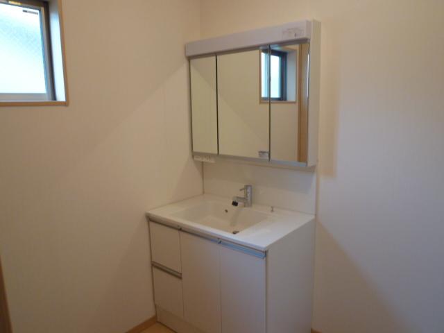 Wash basin, toilet. Indoor (September 2013) Shooting