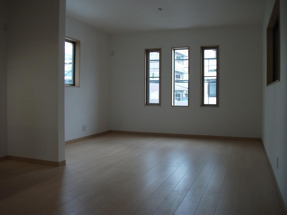 Living.  ◆ Windows are often living is daylight preeminent