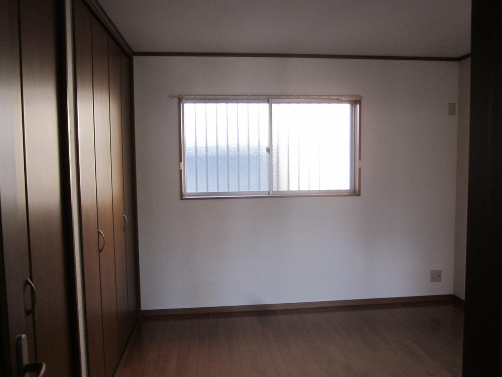 Receipt. The first floor of the Western-style closet