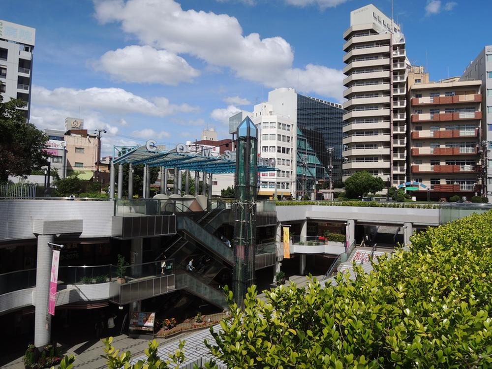 Shopping centre. Until Combs Garden 516m