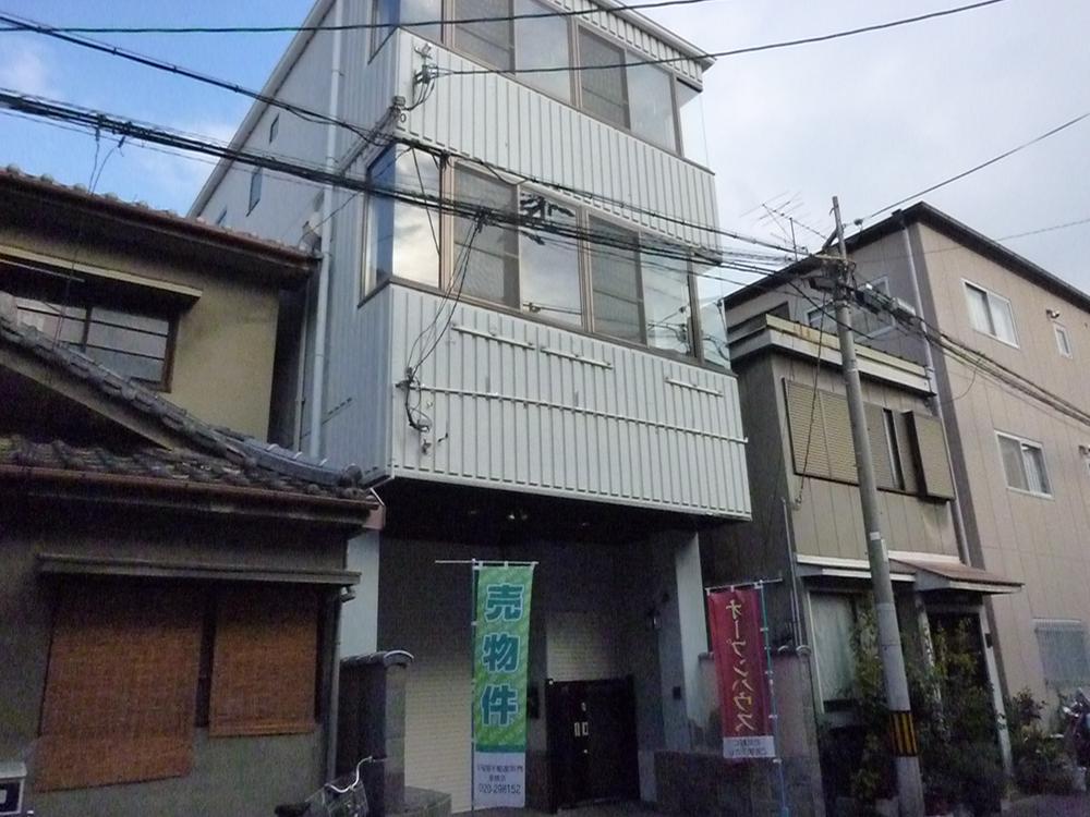 Local appearance photo. Local (December 2013) captured the first floor is the office ・ 6SLDK with such as a warehouse accessible attic storage! 