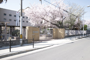Junior high school. City Yodogawa until junior high school 470m 6-minute walk