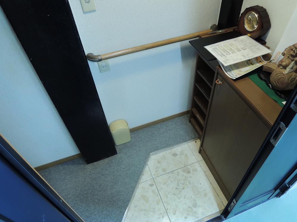 Entrance. 1st floor Entrance