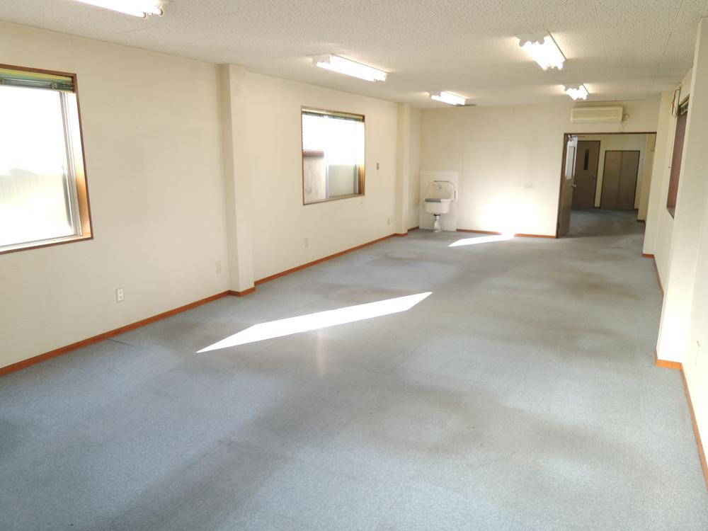 Non-living room. 3rd floor Office (28.8 Pledge)