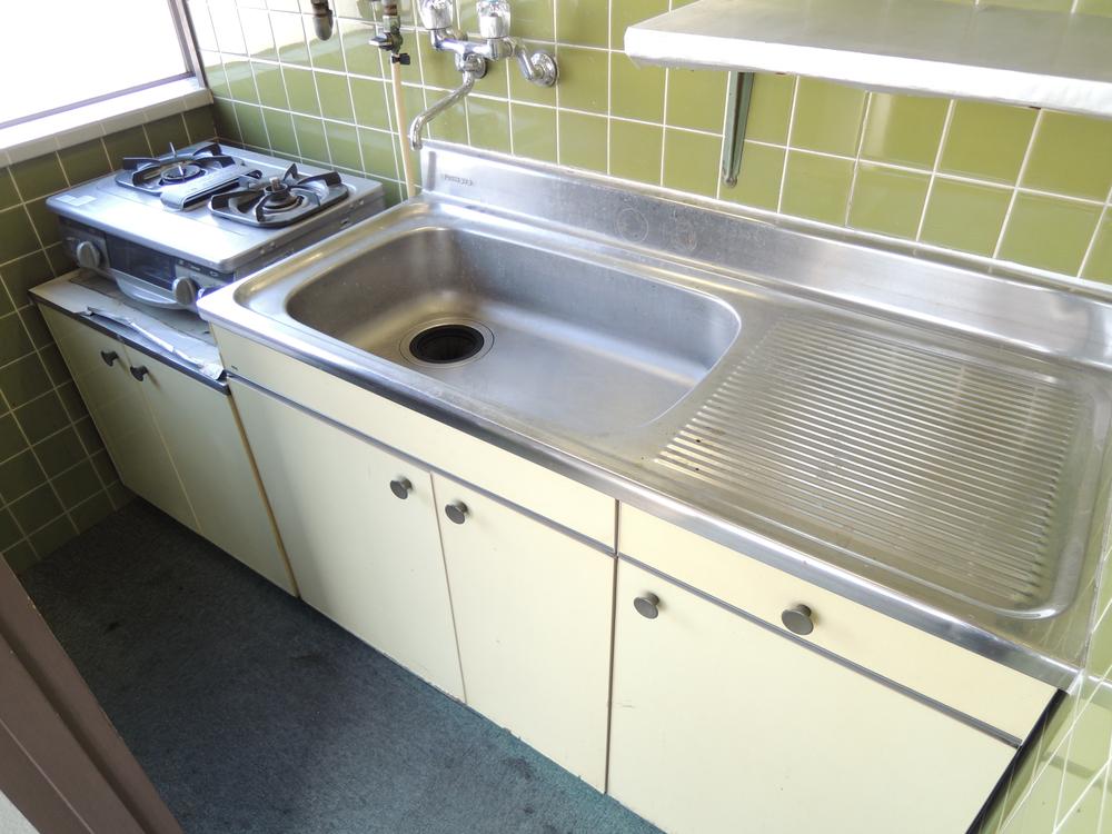 Kitchen. 4th floor Hot water supply room