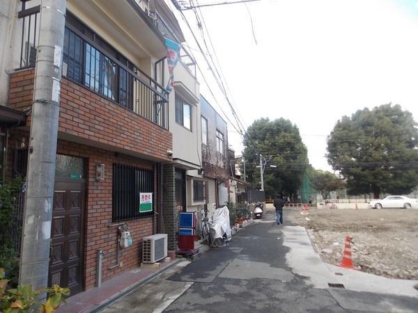 Local photos, including front road.  [Immediate Available] Now start a new life