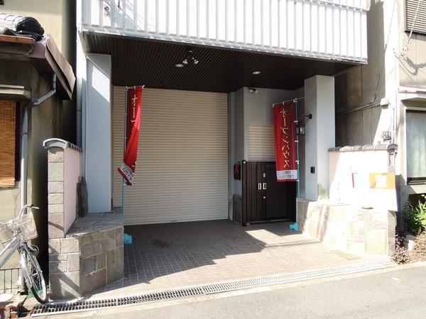 Parking lot. Peace of mind with electric shutter.