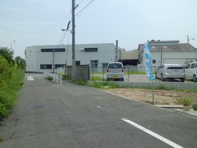 Local photos, including front road. C No. land , The entire surface of the road