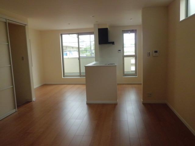 Same specifications photos (living). Same specifications living