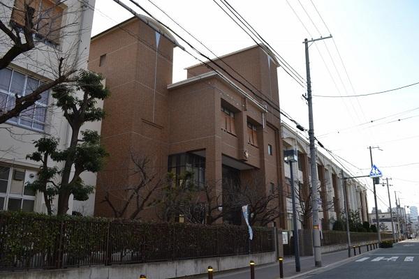 Junior high school. 727m to Osaka Municipal Takakura Junior High School