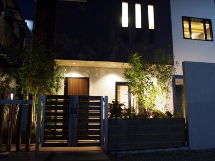 Entrance that combines strength and convenience, Residence of quality proof of.