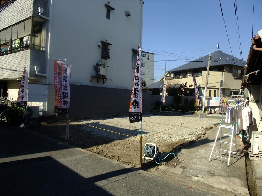 Local photos, including front road. Local (11 May 2013) Shooting