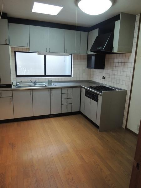 Living. With a dining table on the wall, Here rice in Minna. 