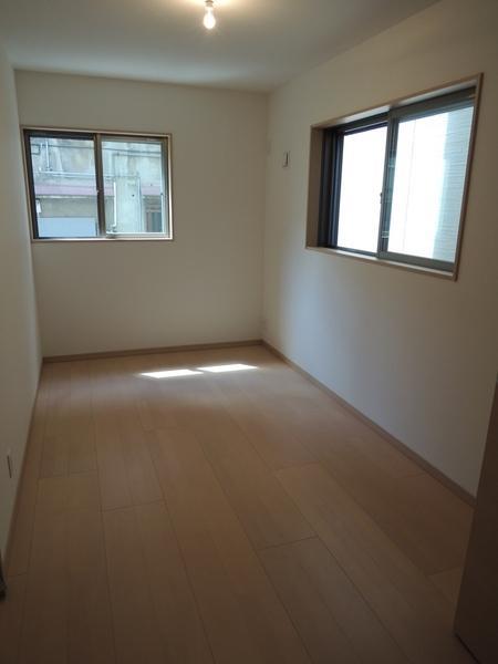 Non-living room. 1 Kaiyoshitsu 5.4 Pledge. It is bright because enter the south side of the light!