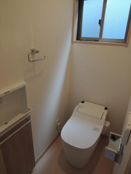 Toilet. Second floor toilet is tankless. Another hand washing. It is fashionable.