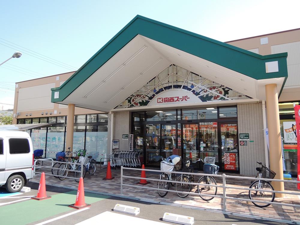 Supermarket. 533m to the Kansai Super Uchindai shop 7 min walk