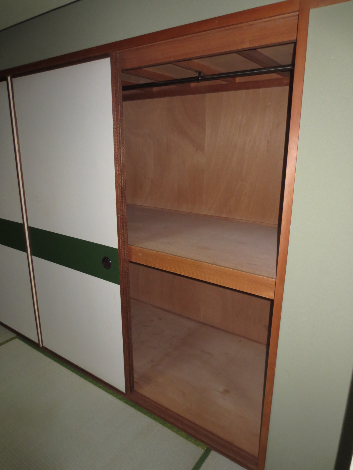 Receipt. Wide is the closet. 