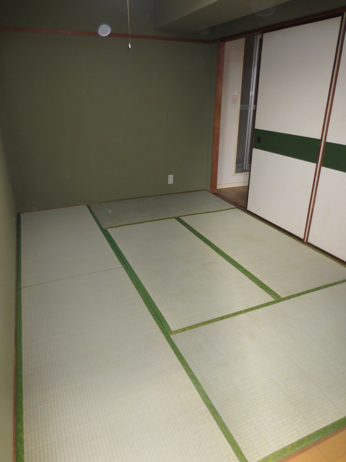Living and room. Tatami Omotegae clean. 
