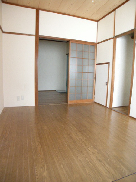 Living and room. 202