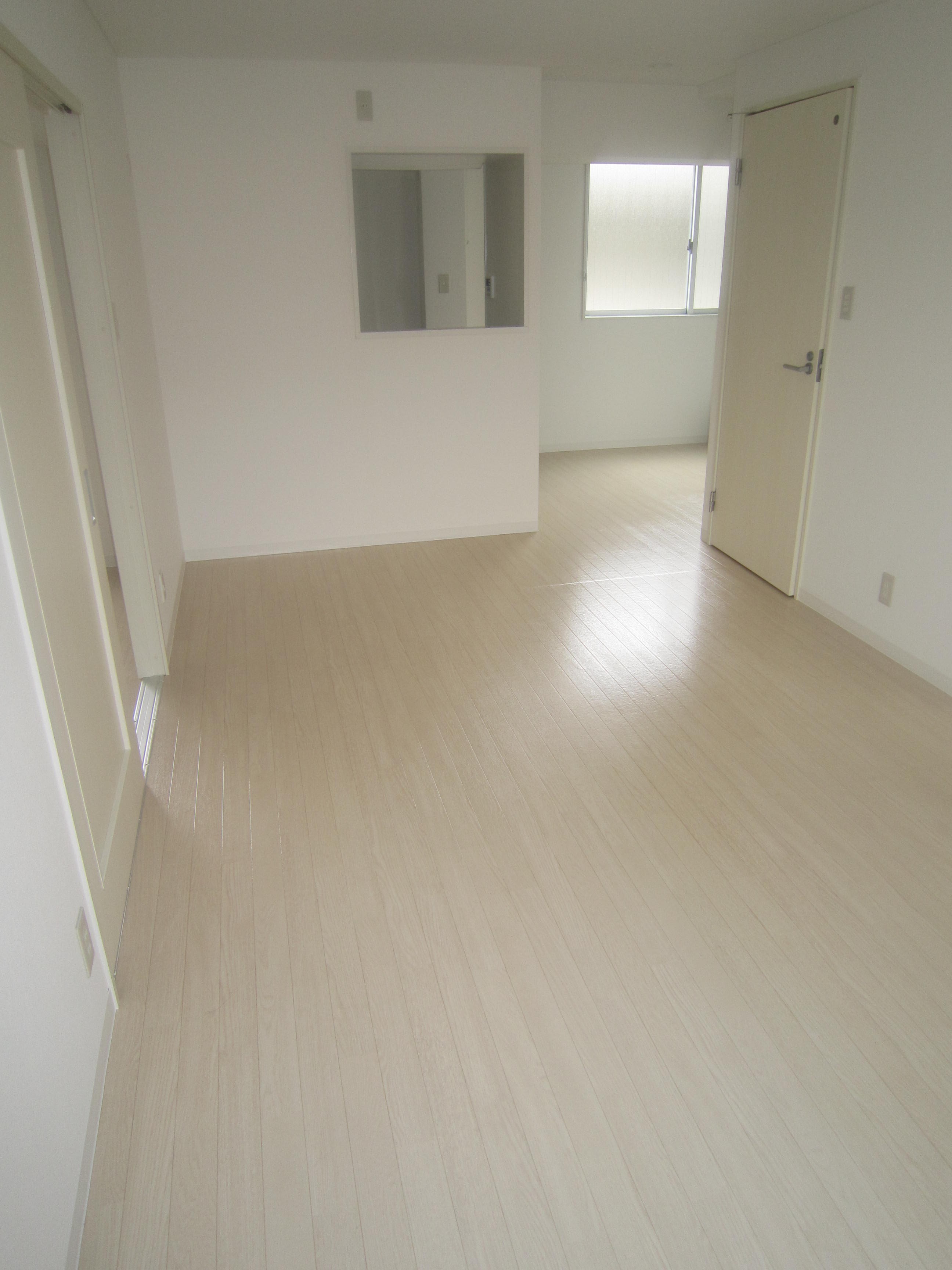 Living and room. It is counter kitchen. 