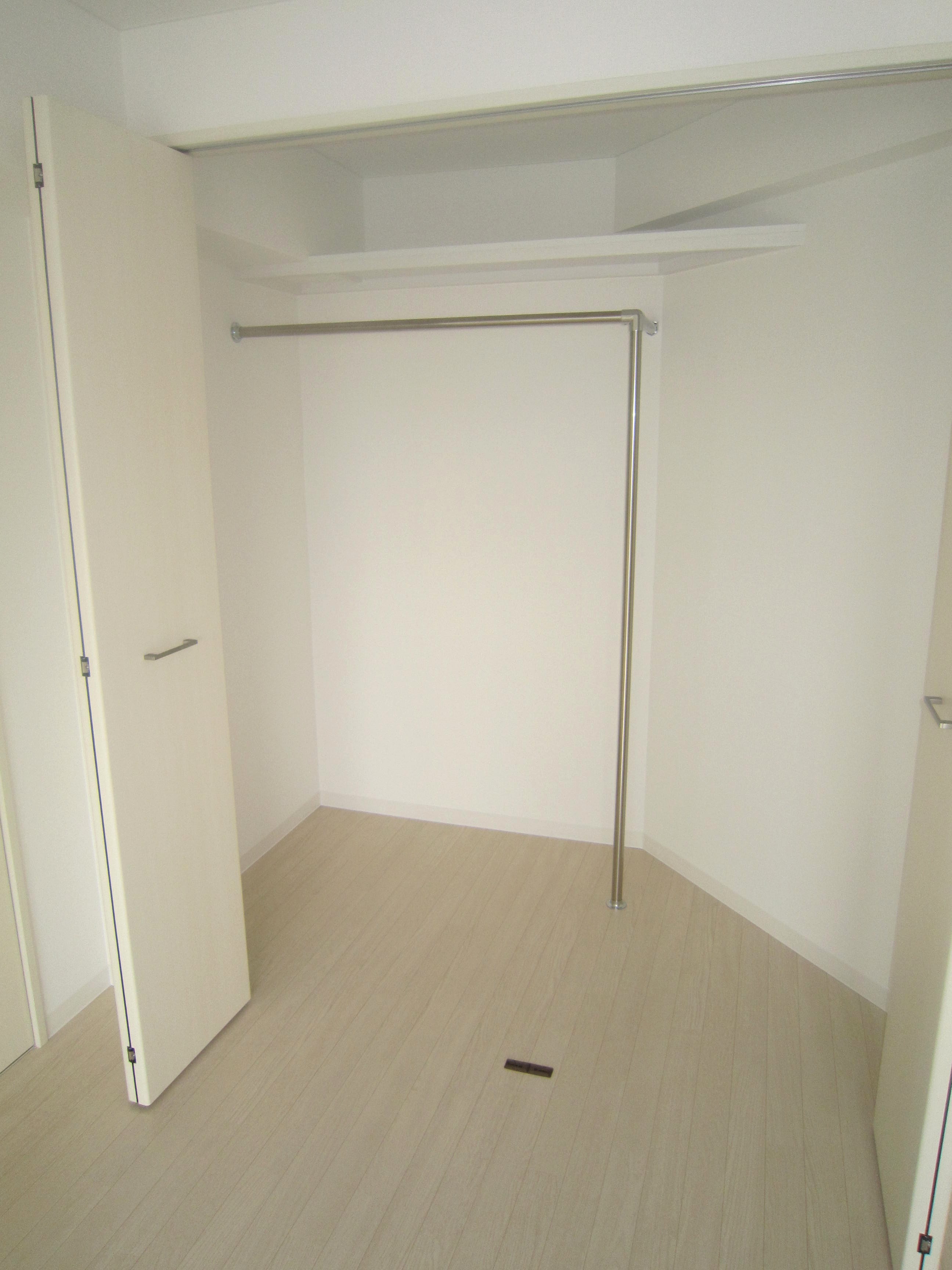 Receipt. Hiroi is housed. 