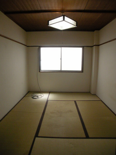 Living and room. 303