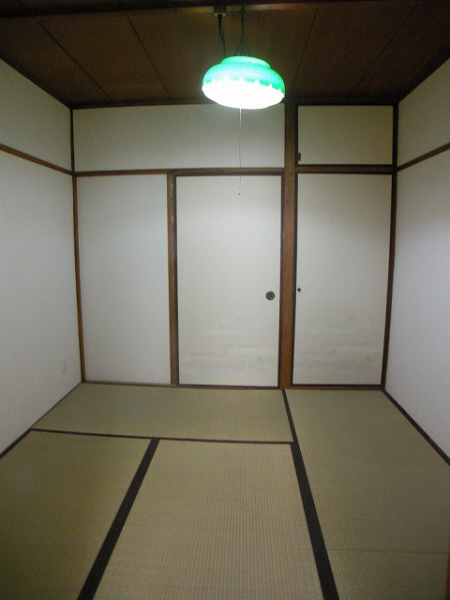 Living and room. 303