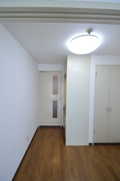 Living and room. 505