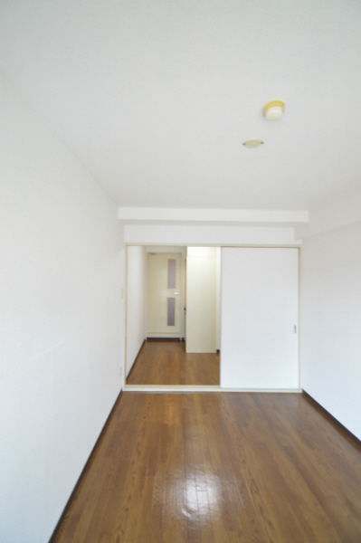 Living and room. 505