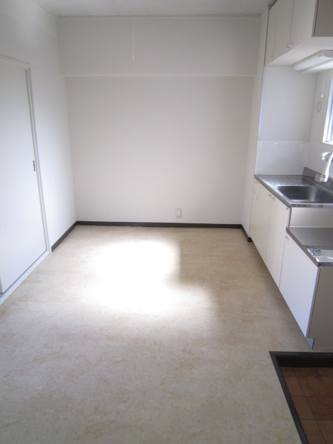 Living and room. It is also good dining kitchen. 