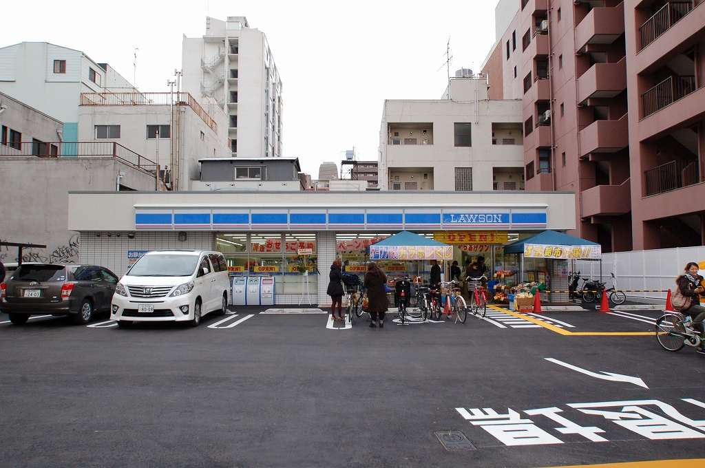 Convenience store. 200m to Lawson (convenience store)
