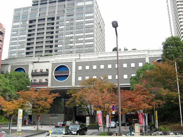 Shopping centre. OCAT until the (shopping center) 1400m