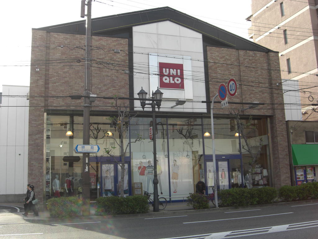 Shopping centre. Uniqlo Festivalgate before store up to (shopping center) 965m