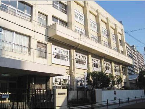 Primary school. 320m to Nitto elementary school